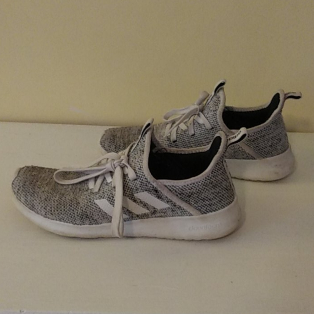 Adidas size 7 woman's shoe